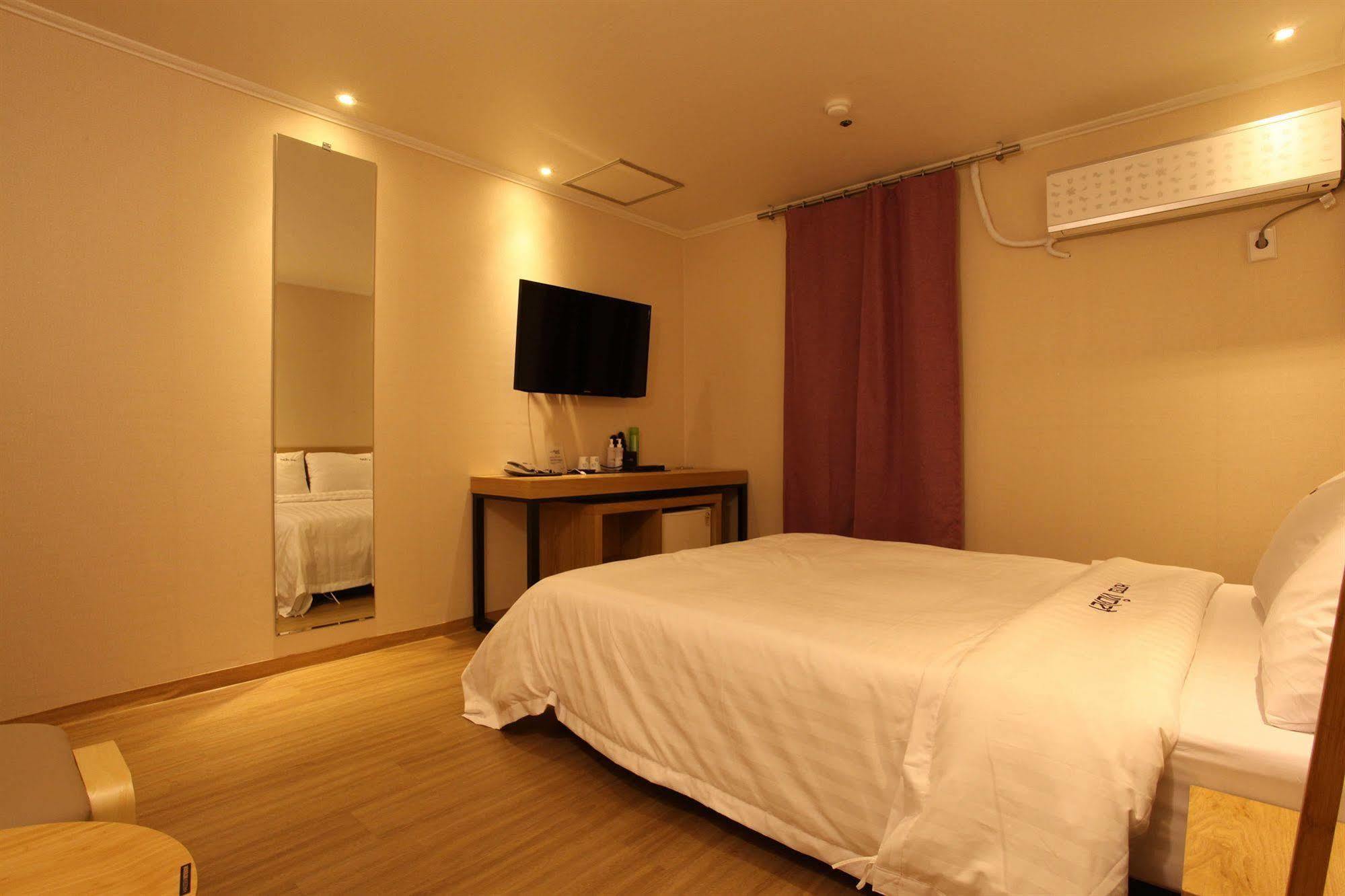 Hotel Violet Goyang Luaran gambar